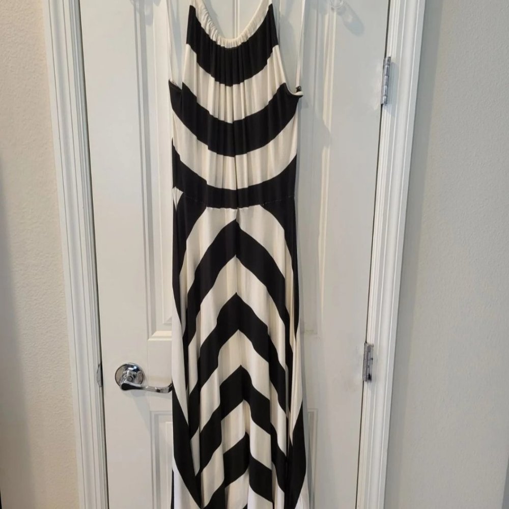 Like new. GAP Chevron Maxi Dress